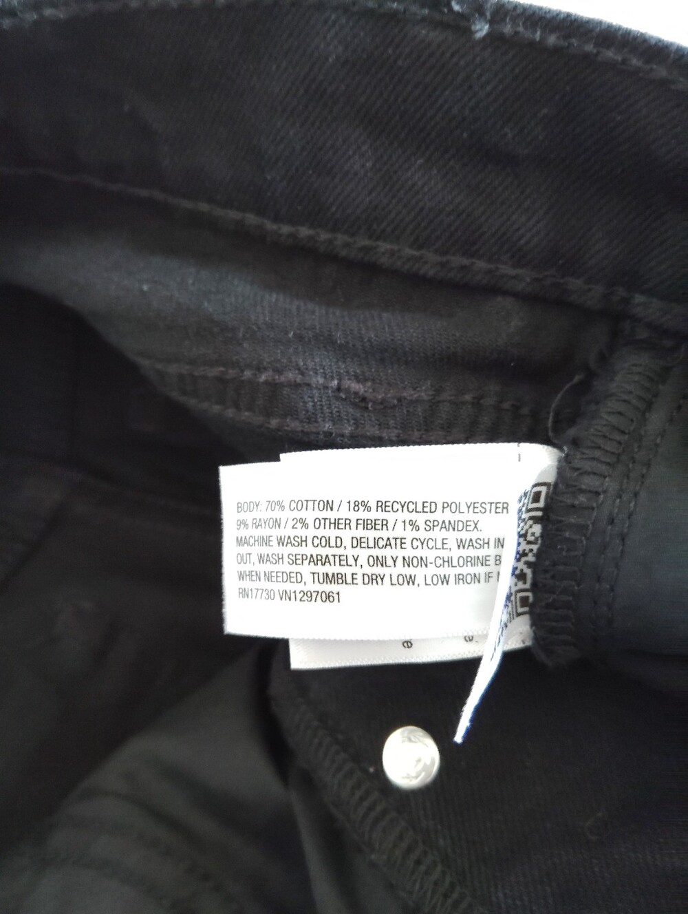 Universal Thread Straight-Leg Black Jeans - Picture 5 of 6